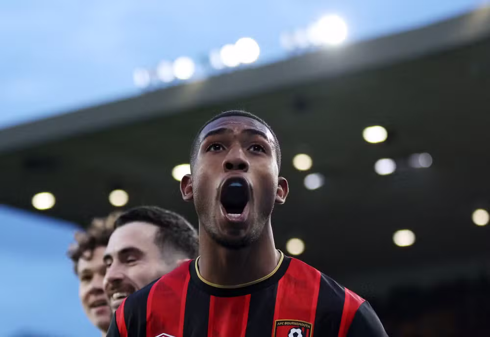 Rayan brilha com assistência e Bournemouth afunda o Wolverhampton